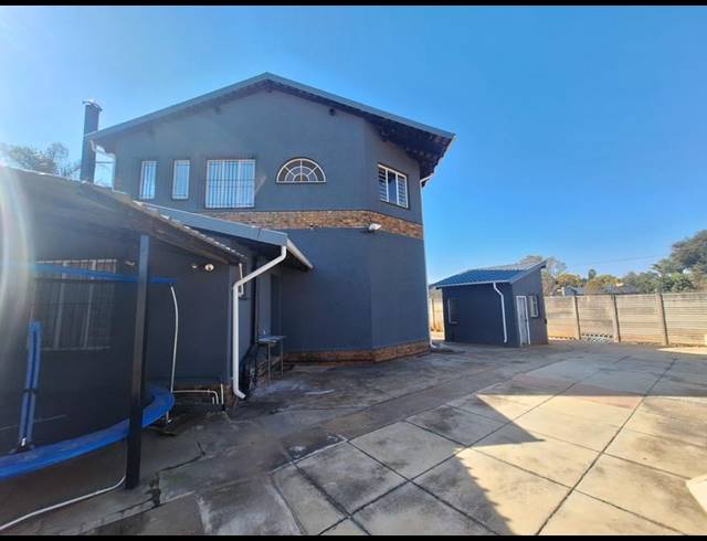 5 BEDROOM HOUSE FOR SALE IN DORINGKLOOF